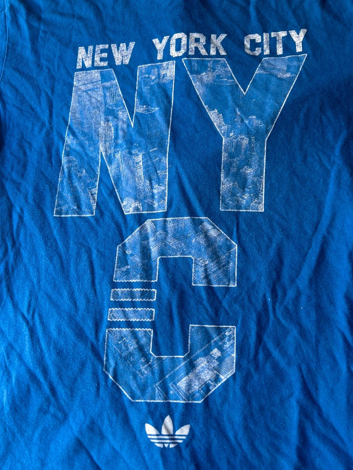 Camiseta azul marinho com estampa adidas – photo 4